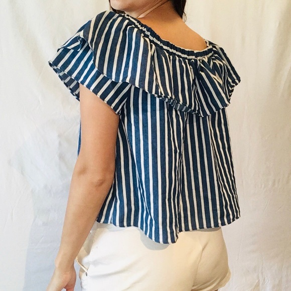 Everly Off the Shoulder Croppe Ruffle Blouse - Picture 5 of 8